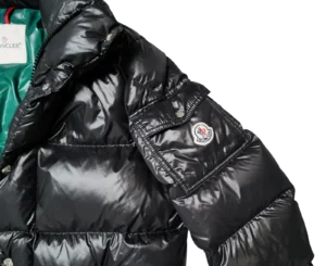Moncler Lange Daunenjacke Schwarz mit Logo-Patch