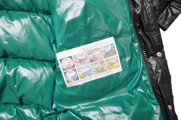 Moncler Lange Daunenjacke Schwarz mit Logo-Patch